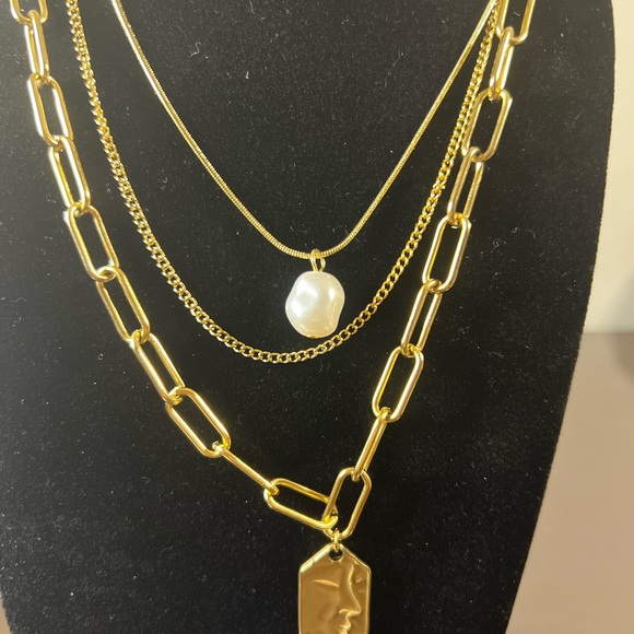 Gold plated stainless steel Layered Necklace with Pearl and Face Pendant - Picture 2 of 3